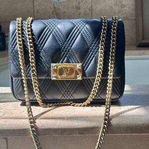 Brand new Valentino Garavani Quiltie 67 Medium Shoulder Bag